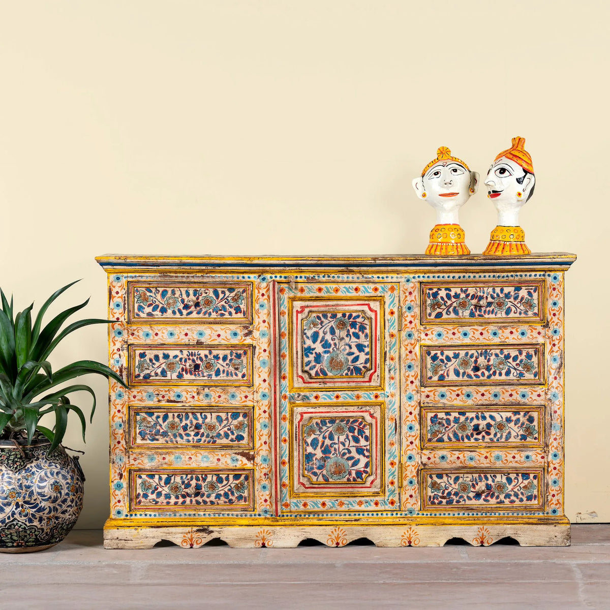 solidwood sideboard,
living room furniture,
console storage,
vintage style cabinet,
carved cabinet,
kitchen cabinets,
tv stand,
living spaces,bathroom cabinets,
media console,
tv console,
living room furniture sets,
tv console table,
white sideboard,
accent cabinet,
bedside cabinets,
display case,
console table with storage,
console table with drawers,white sideboard,
accent cabinet,
bedside cabinets,
display case,
console table with storage,
console table with drawers,
side board,
white console table,
ente