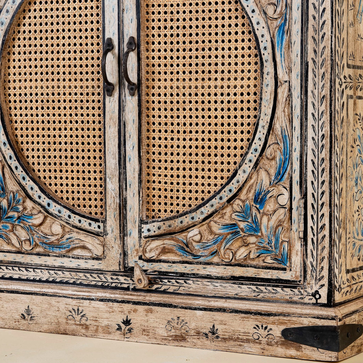 carved cabinet,
luxury cabinet,
home furnishings,
furniture stores near me,
garden furniture,
bathroom vanity,
console table,
chest of drawers,
