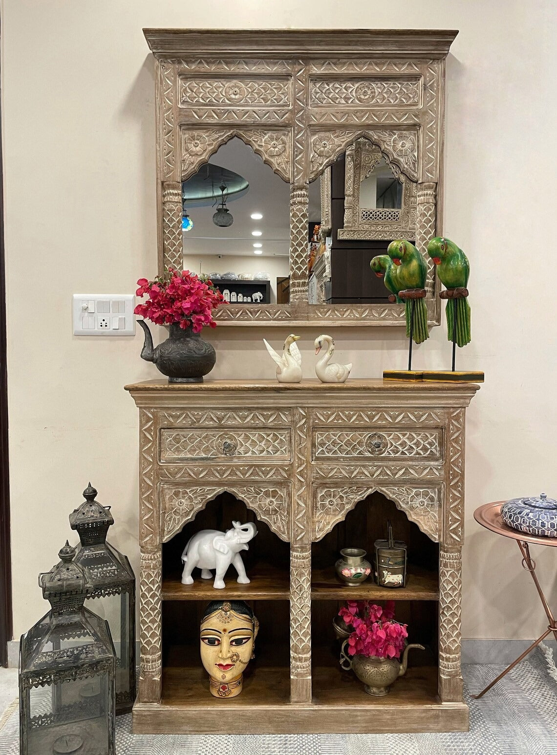 Beautifully carved jharokha mirror with a gold frame mirror design, blending vintage bathroom mirror elegance with timeless Indian craftsmanship