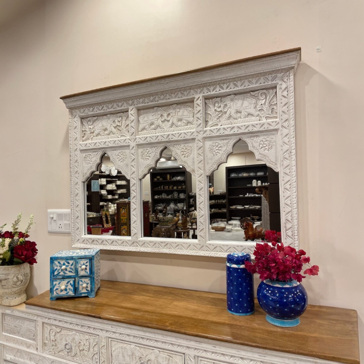 A beautifully crafted jharokha mirror with a large vintage mirror, perfect for creating a stunning focal point in your living space. This carved mirror features antique brass accents and a gold frame, combining both modern and traditional elements for an eye-catching addition to vintage home decor