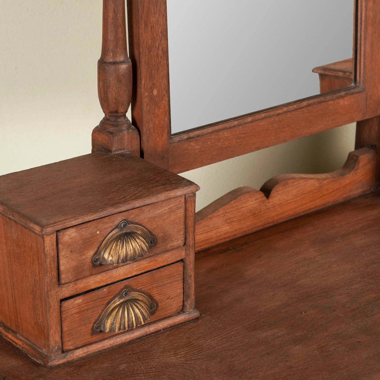 side tables for living room,
white console table,
living room table,
living room,
vintage furniture,
wood console table,
small tv stand,
tv console cabinet,
rattan console table,
living room table,