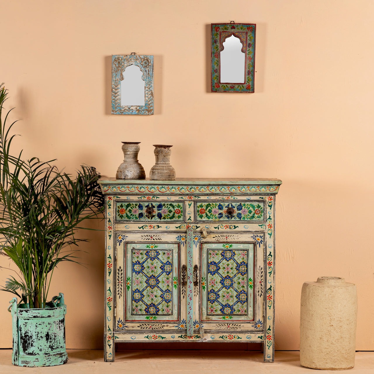 furniture,
solid wood cabinet,
vintage cabinet,
carved cabinet,
luxury cabinet,
home furnishings,
furniture stores near me,