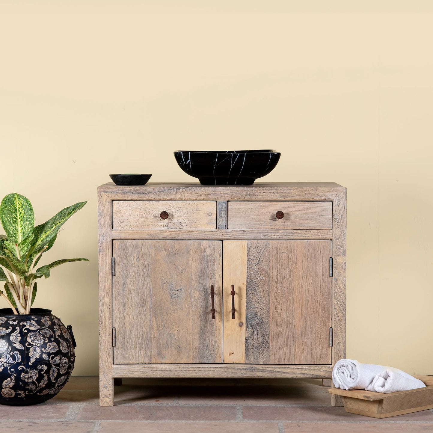 cabinets,
living room furniture,
furniture,
solid wood cabinet,
vintage cabinet,
carved cabinet,
luxury cabinet,
home furnishings,