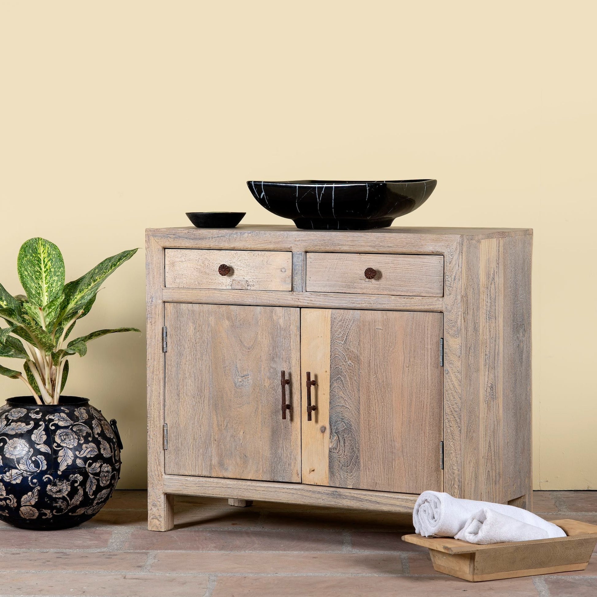 furniture,
solid wood cabinet,
vintage cabinet,
carved cabinet,
luxury cabinet,
home furnishings,
furniture stores near me,