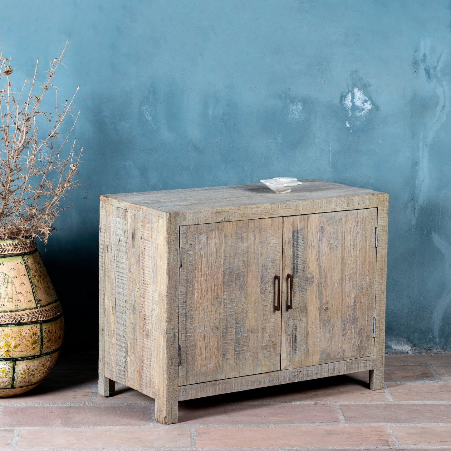 console table,
chest of drawers,
home furniture,
outdoor kitchen cabinets,
bedroom dresser,
sideboard cabinet,
chest of drawers