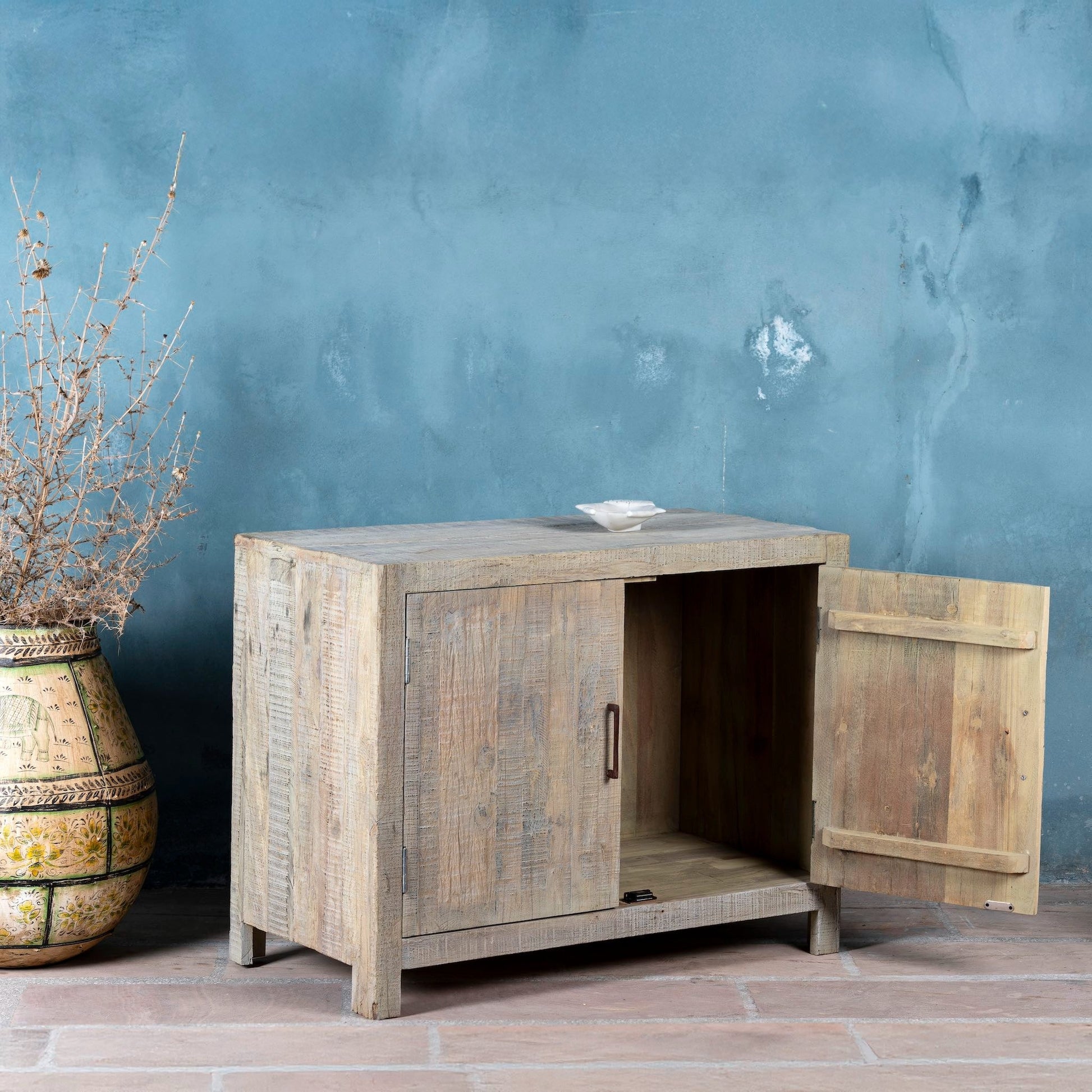 carved cabinet,
luxury cabinet,
home furnishings,
furniture stores near me,
garden furniture,
bathroom vanity,
console table,