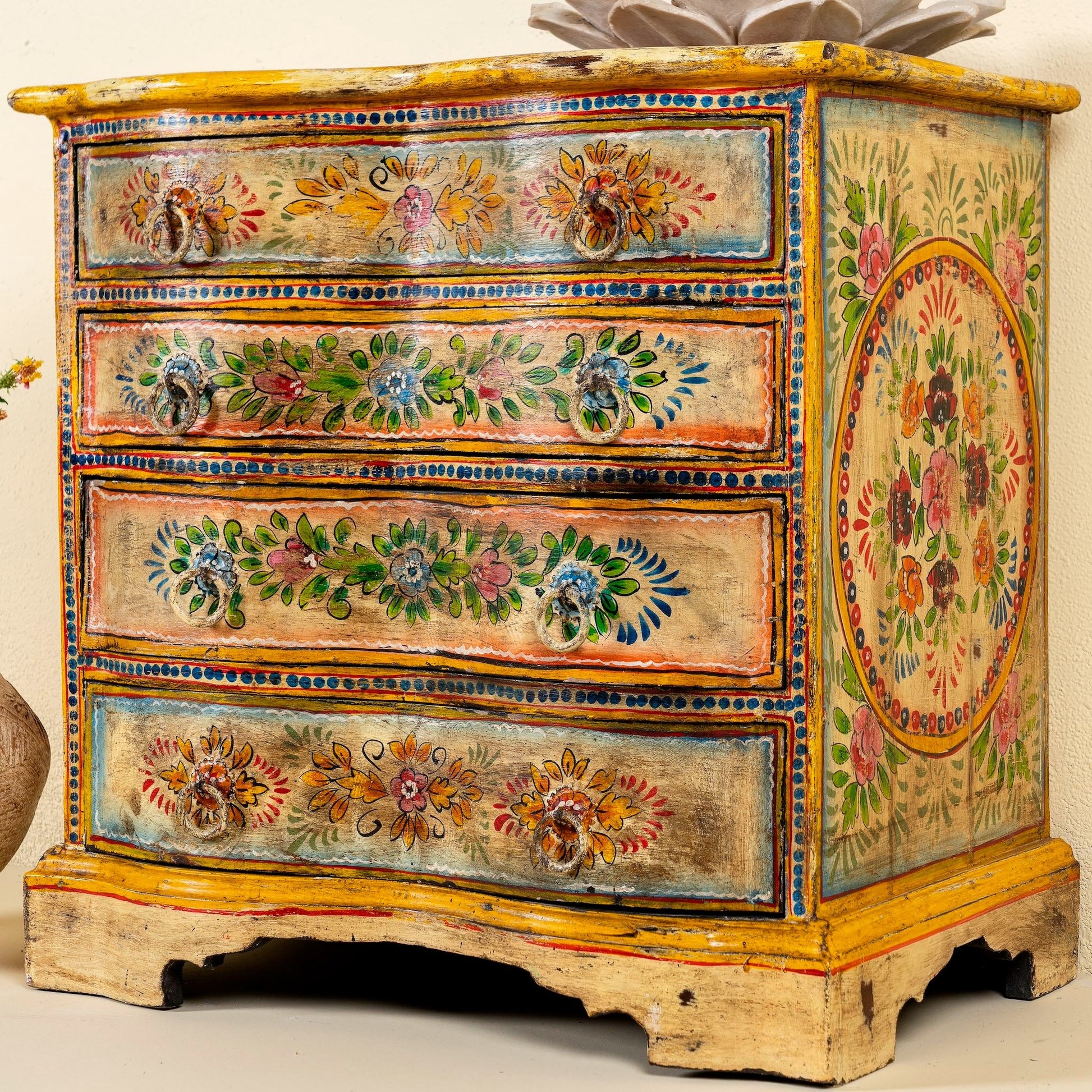 solid wood cabinet,
vintage cabinet,
carved cabinet,
luxury cabinet,
home furnishings,
furniture stores near me,
garden furniture,