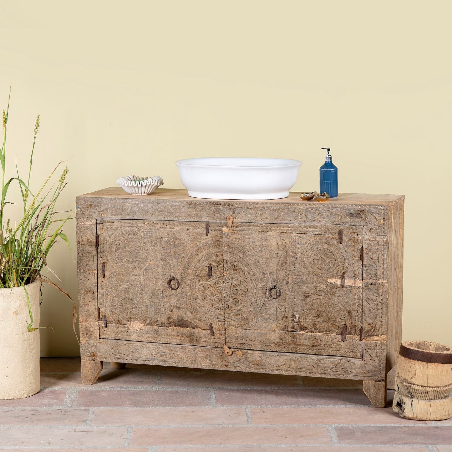 cabinet,
living room storage,
tv unit,
long cabinet,
solidwood sideboard,
living room furniture,
console storage,
vintage style cabinet,
carved cabinet,
kitchen cabinets,