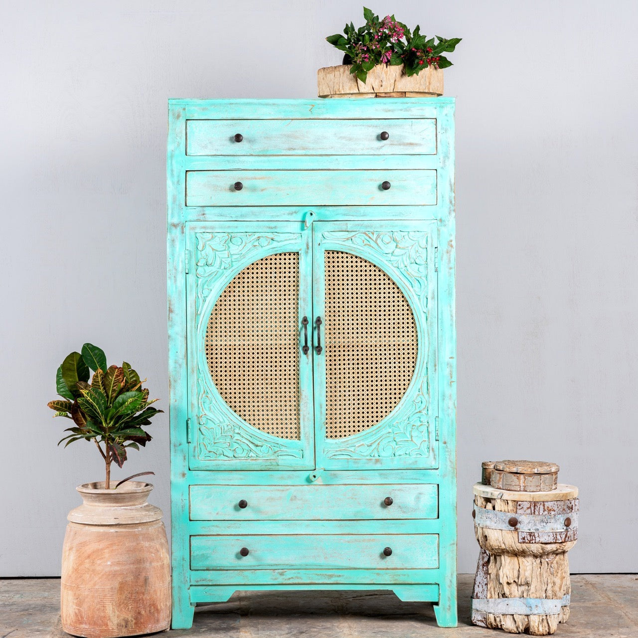 cabinets,
living room furniture,
furniture,
solid wood cabinet,
vintage cabinet,
carved cabinet,
luxury cabinet,