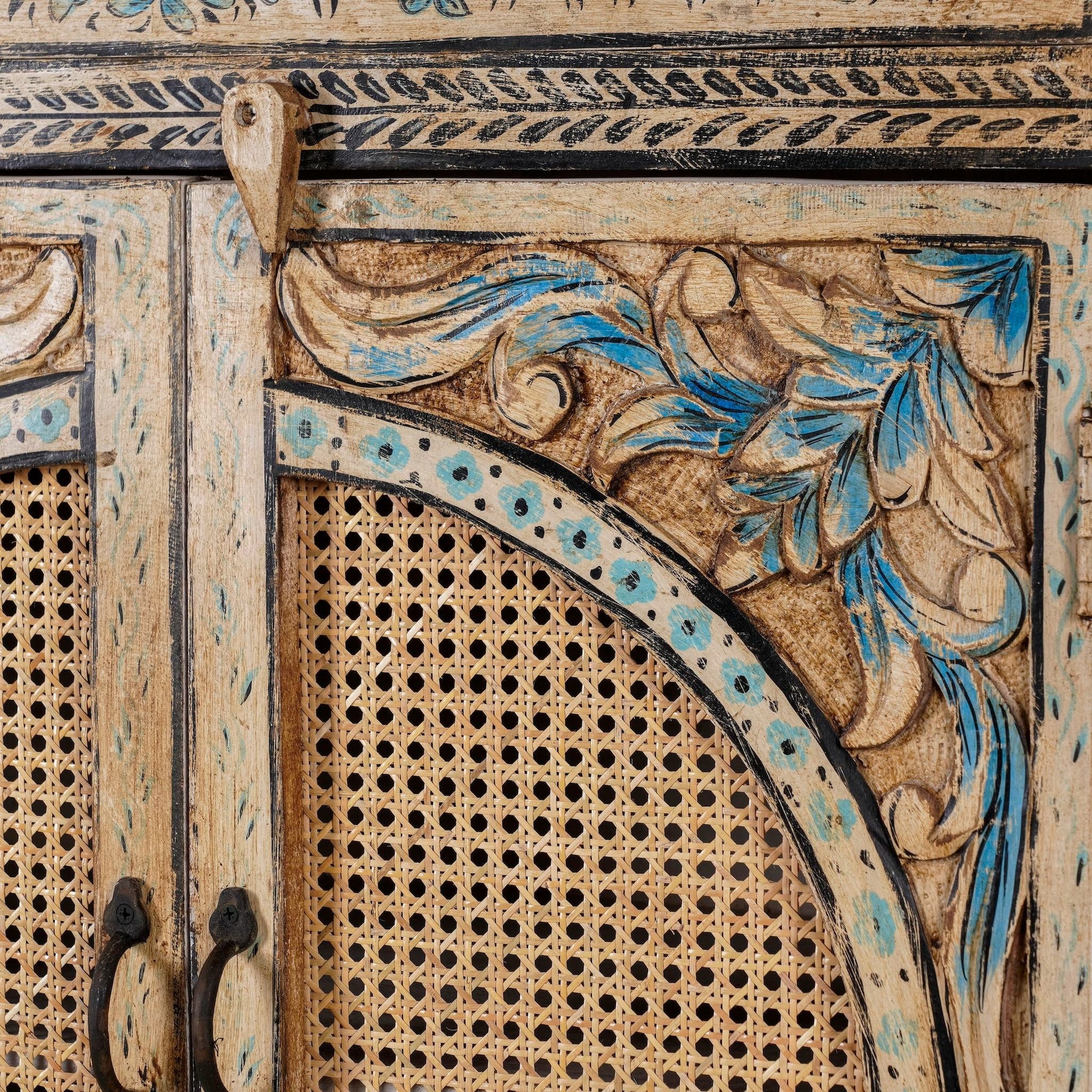 carved cabinet,
luxury cabinet,
home furnishings,
furniture stores near me,
garden furniture,
bathroom vanity,