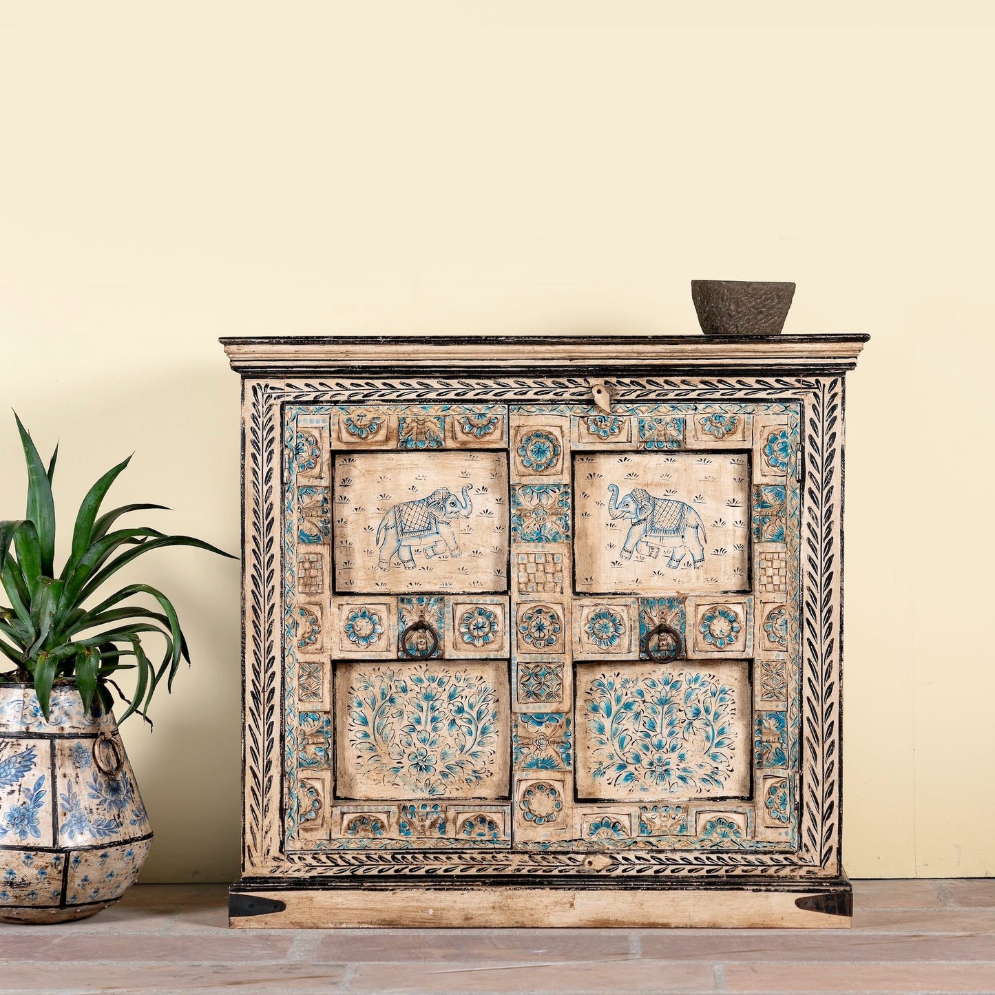 cabinets,
living room furniture,
furniture,
solid wood cabinet,
vintage cabinet,
carved cabinet,
luxury cabinet,