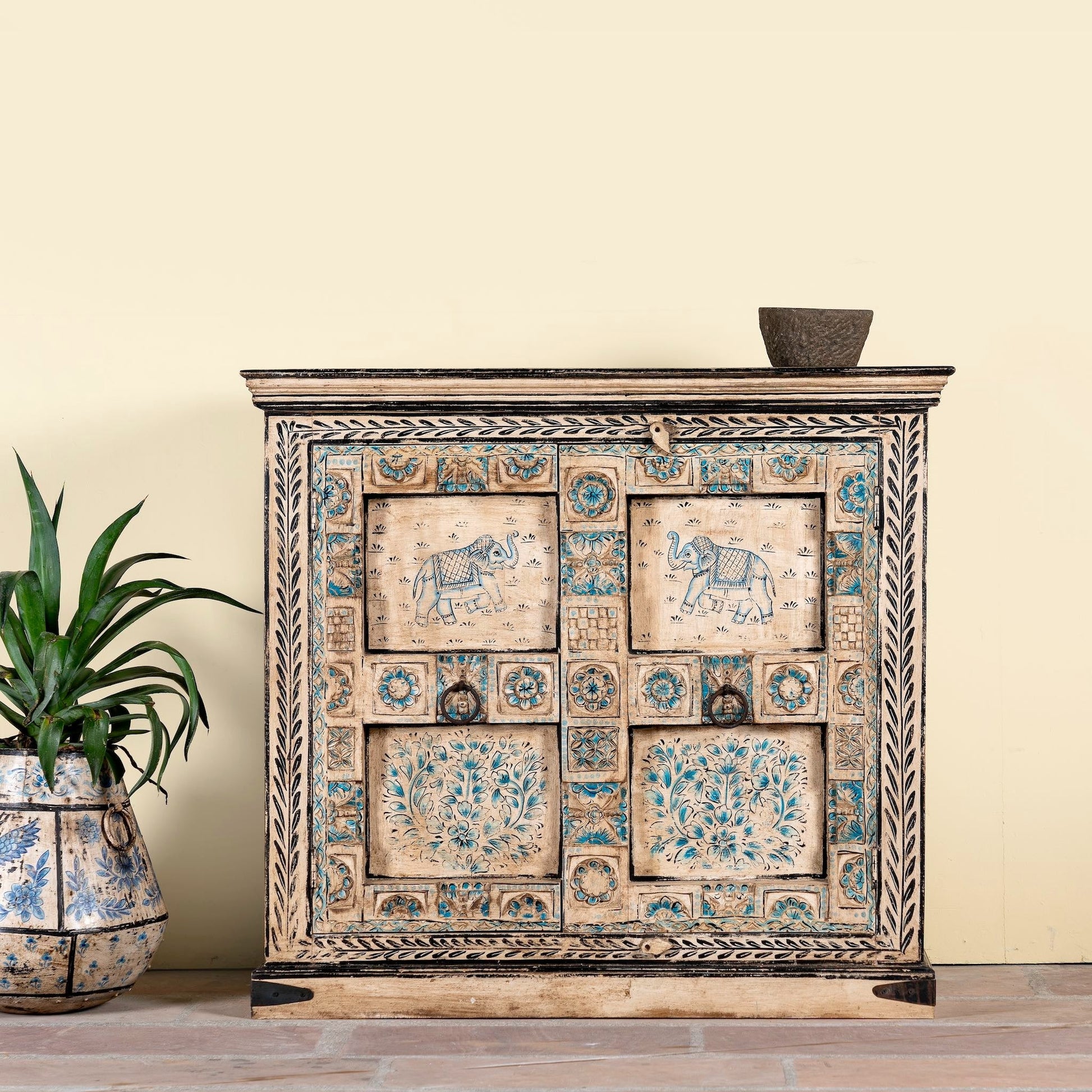 cabinets,
living room furniture,
furniture,
solid wood cabinet,
vintage cabinet,
carved cabinet,
luxury cabinet,