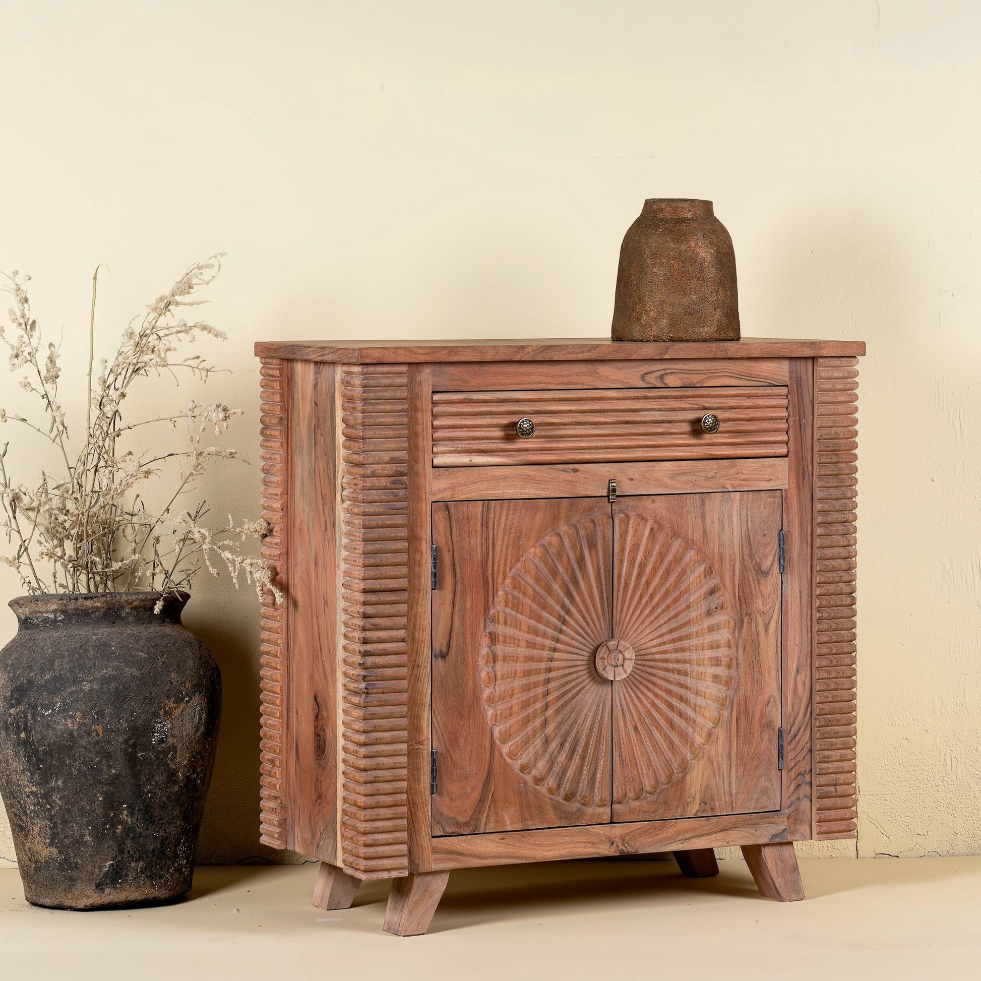 furniture,
solid wood cabinet,
vintage cabinet,
carved cabinet,
luxury cabinet,
home furnishings,
furniture stores near me,
