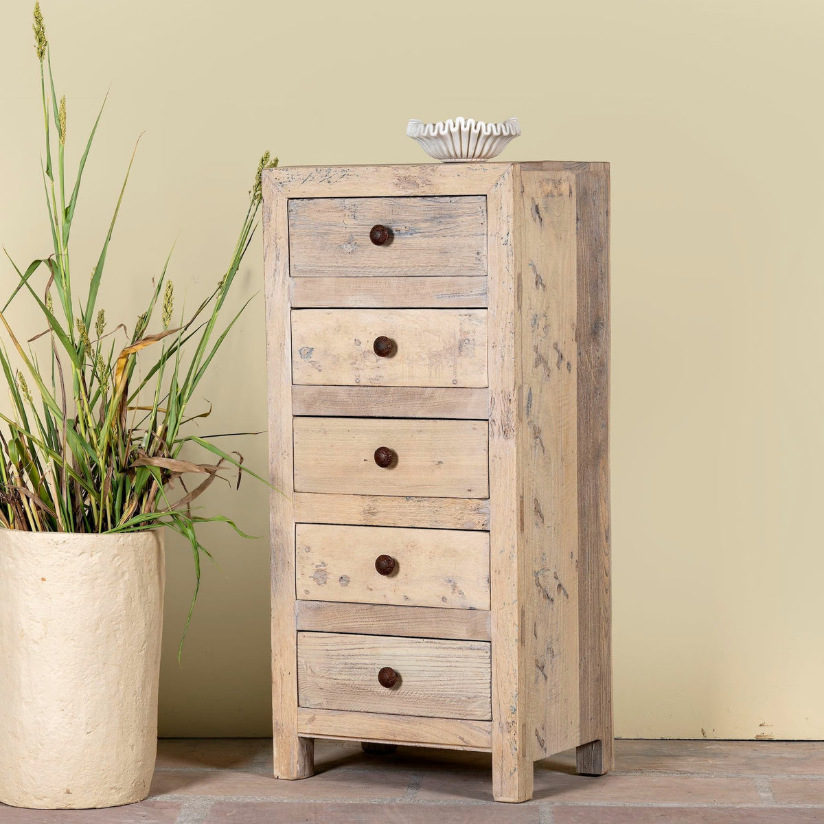 furniture,
solid wood cabinet,
vintage cabinet,
carved cabinet,
luxury cabinet,
home furnishings,
furniture stores near me,