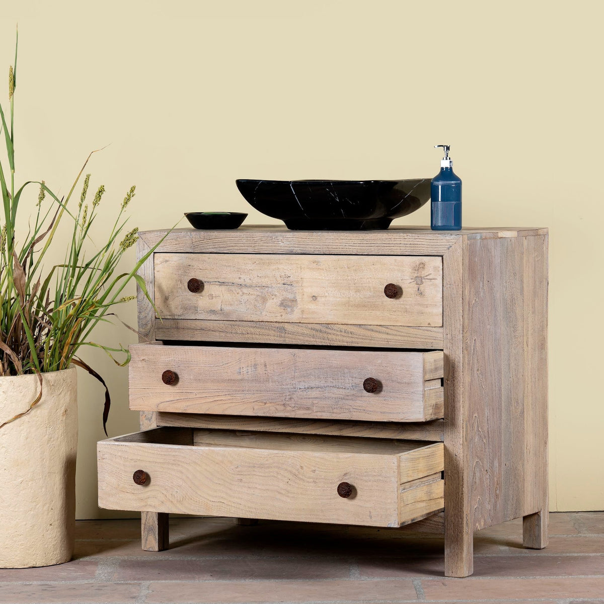 furniture,
solid wood cabinet,
vintage cabinet,
carved cabinet,
luxury cabinet,
home furnishings,
furniture stores near me,