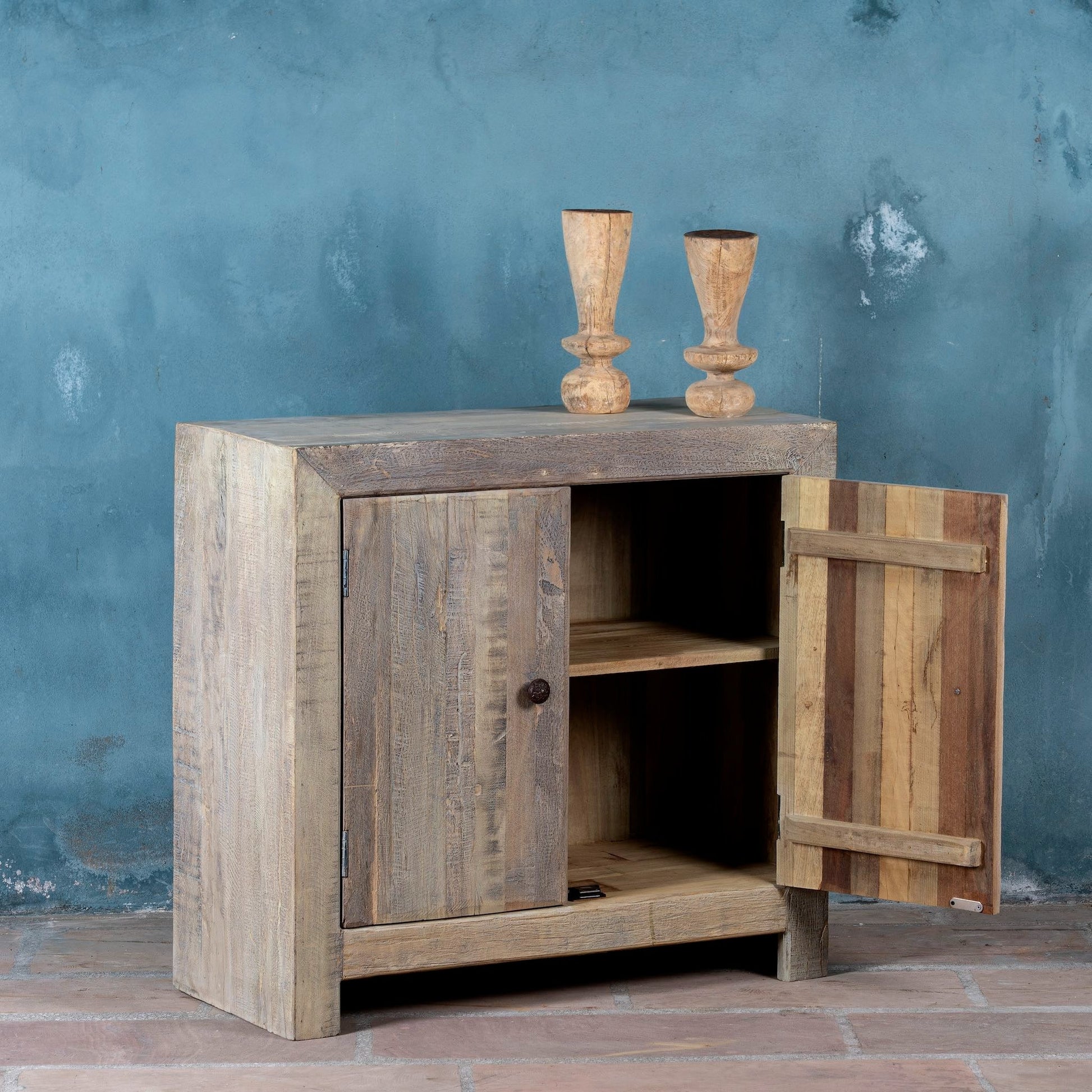 furniture,
solid wood cabinet,
vintage cabinet,
carved cabinet,
luxury cabinet,
home furnishings,
furniture stores near me,