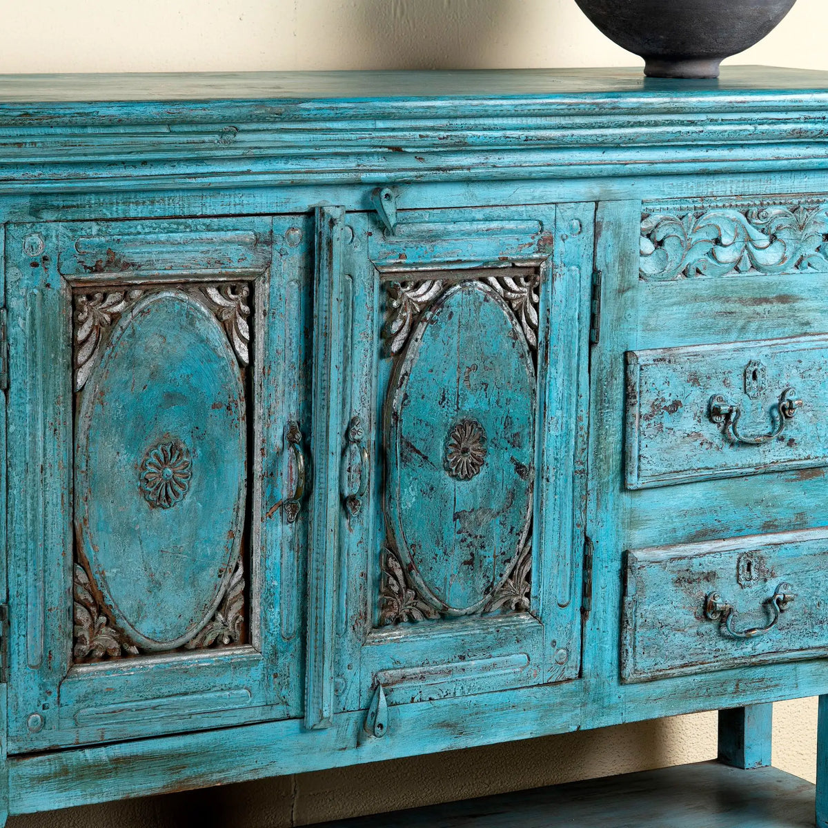 tv table,
living room furniture sets,
tv console table,
console table with drawers,
console table with storage,
wooden bar stools,
small console table,
side tables for living room,
white console table,
living room table,
living room,
vintage furniture,
wood console table,