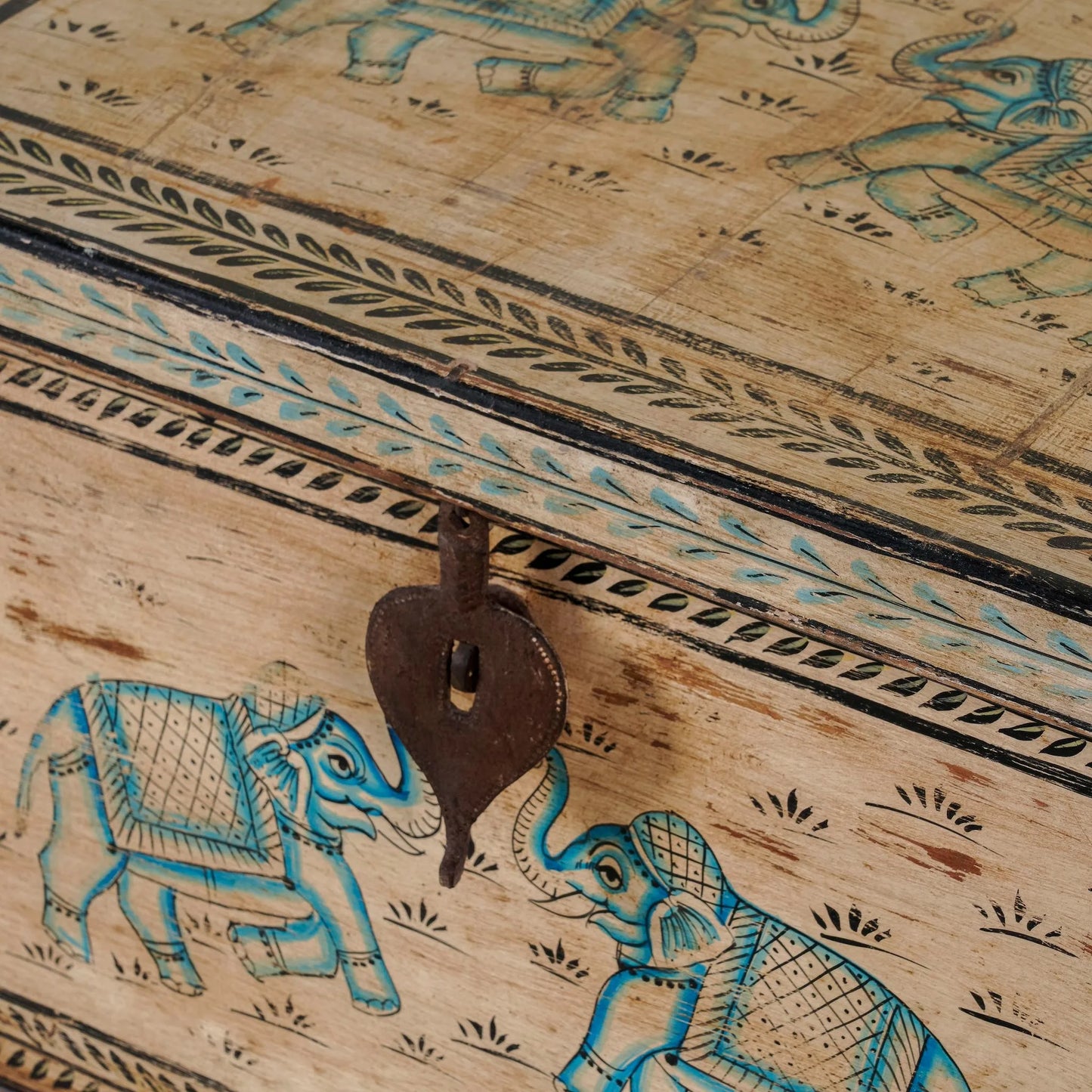 metal storage trunk,
trunk furniture,
trunk storage box,
chest storage box,
vintage storage trunk,
clothes trunk,
wooden trunk box,
small trunk box,
storage trunk furniture