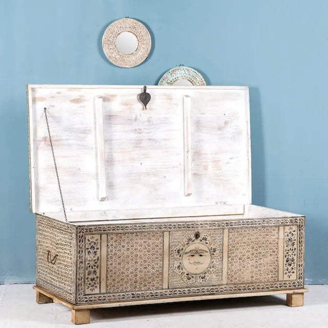 clothes trunk,
wooden trunk box,
small trunk box,
storage trunk furniture,
trunk box storage,
antique storage trunk,
clothes trunk storage,
antique wooden trunk,
big trunk for storage,
storage box