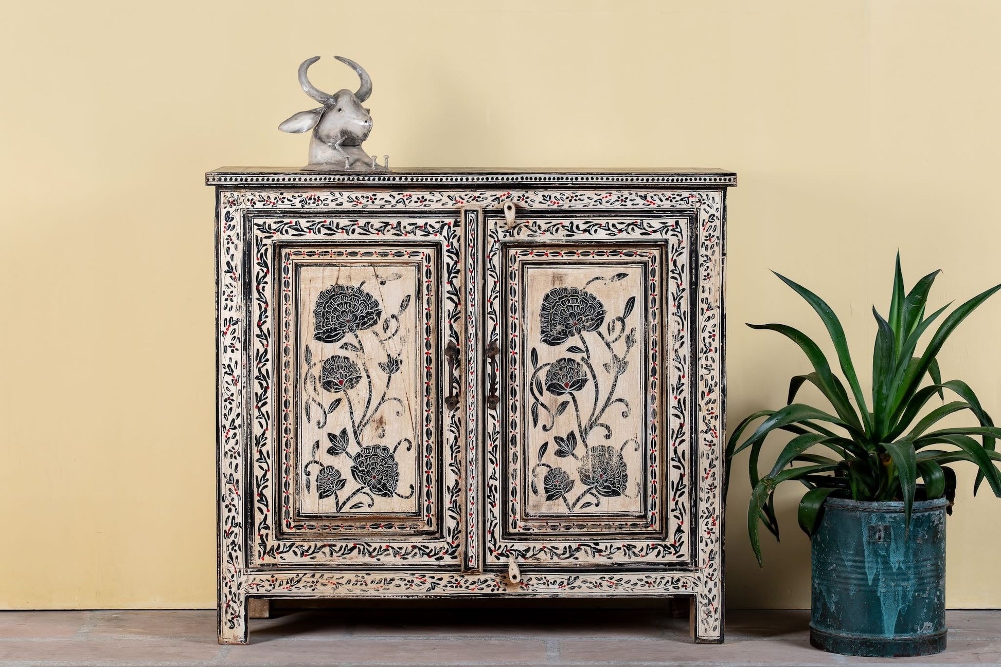 console table,
chest of drawers,
home furniture,
outdoor kitchen cabinets,
bedroom dresser,
sideboard cabinet,
chest of drawers